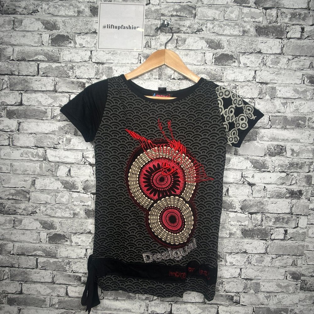 EUC Desigual Women's Graphic Tee Shirt w/tags Size M (Black Multicolor)